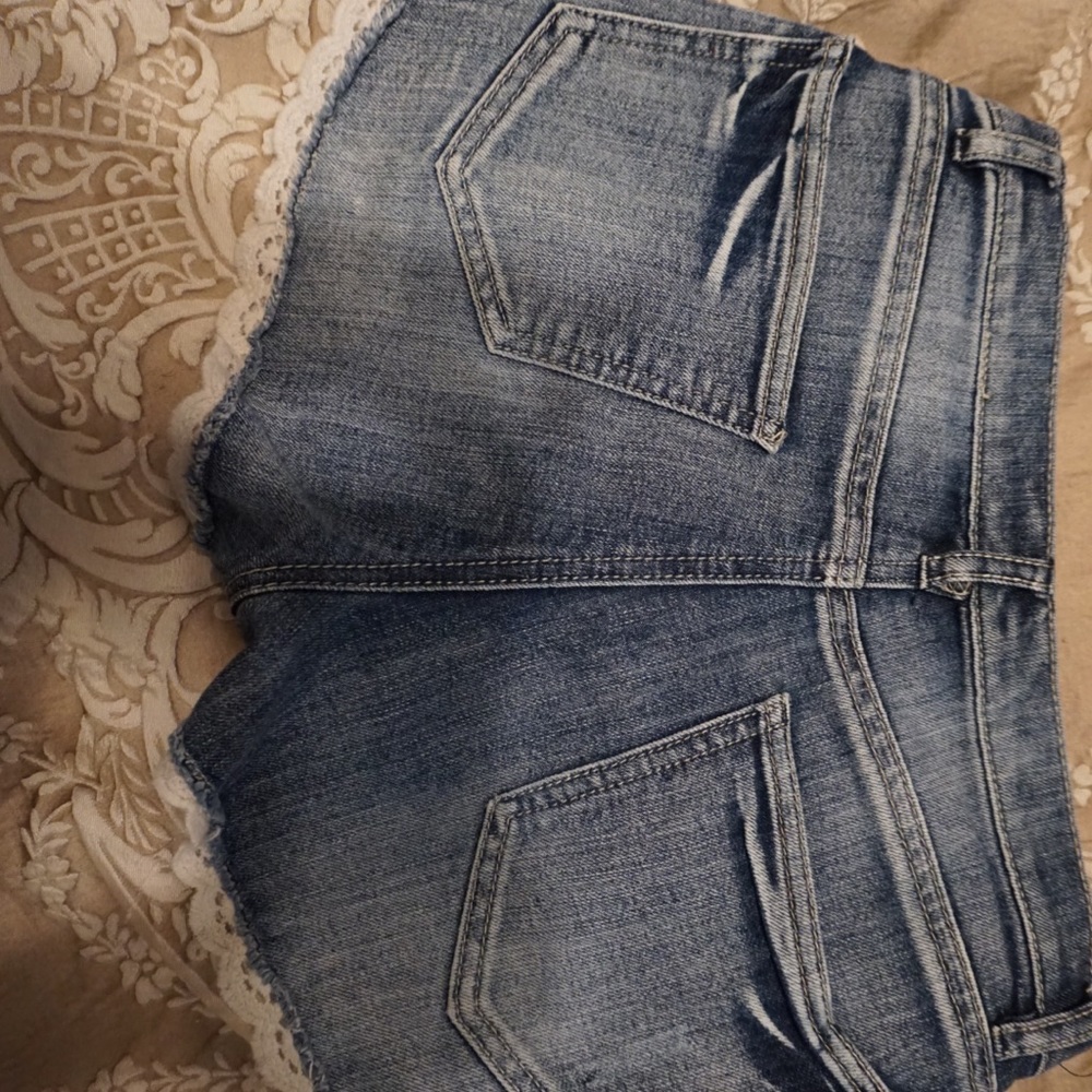 Shorts - Picture 3 of 4